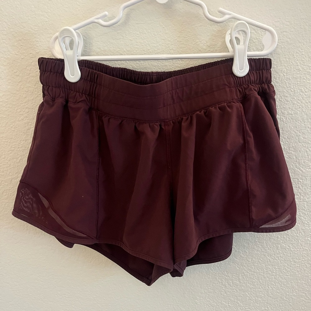 Lululemon Hotty Hot Low-Rise Lined shorts 2.5"